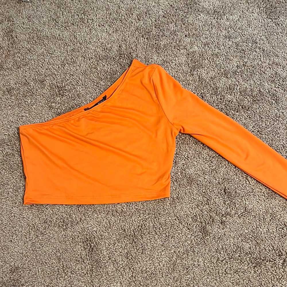 One shoulder shirt
